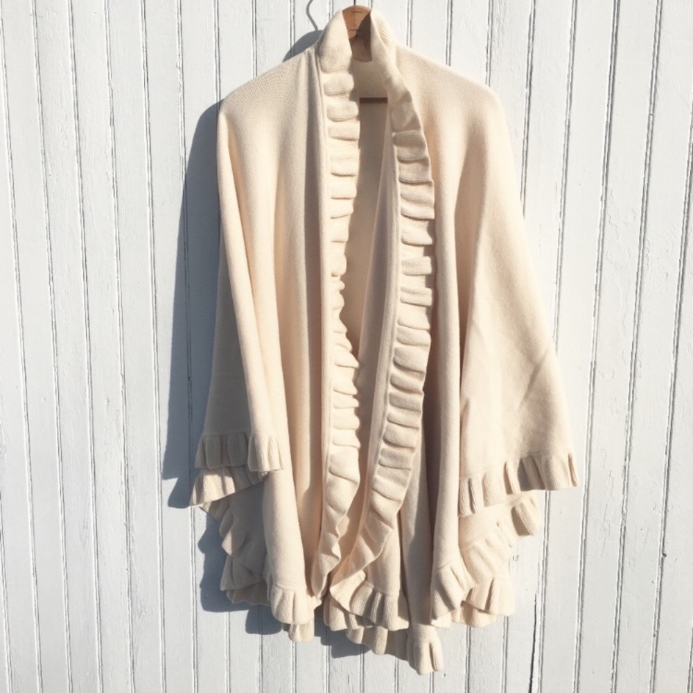 [BERK] Burlington Arcade Cape with Ruffled Trim
